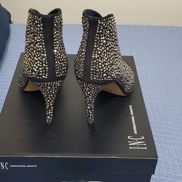 Shoes - Picture 5 of 8